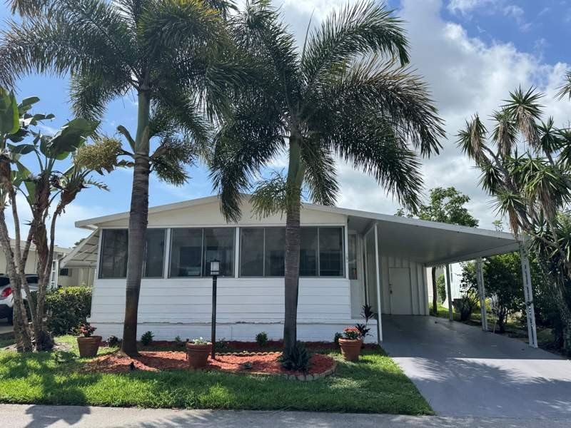 Welcome to this charming 3 bedroom, 2 bathroom manufactured - Beach Home for sale in Deerfield Beach, Florida on Beachhouse.com