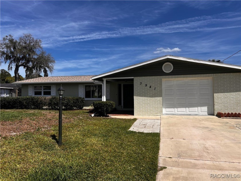 Enjoy the River Life in this 3-Bed, 2-Bath Waterfront with - Beach Home for sale in Crystal River, Florida on Beachhouse.com