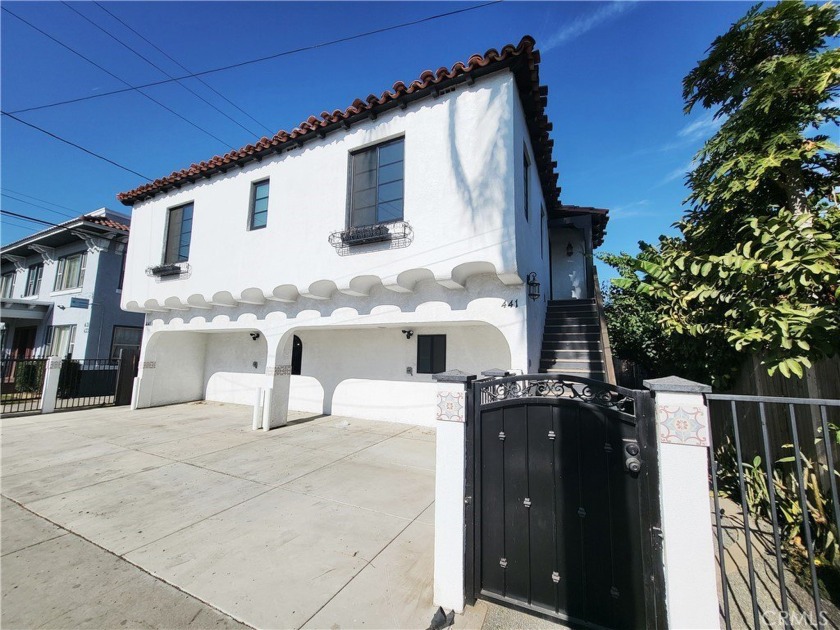 Charming Spanish-Style Duplex with Modern Upgrades

Welcome to - Beach Townhome/Townhouse for sale in Long Beach, California on Beachhouse.com