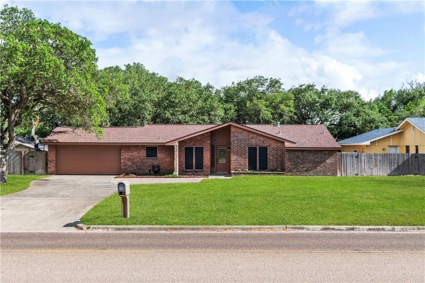 PRICE IMPROVEMENT! Welcome to your beautifully remodeled dream - Beach Home for sale in Rockport, Texas on Beachhouse.com