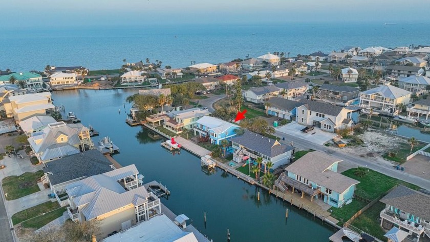 Key Allegro Charmer! Located on Mackerel Canal, 17 Whooping - Beach Home for sale in Rockport, Texas on Beachhouse.com