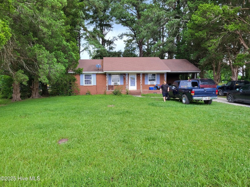 3 BEDROOM HOME/ Hunting Camp - 3 bedroom brick home with - Beach Home for sale in Aurora, North Carolina on Beachhouse.com