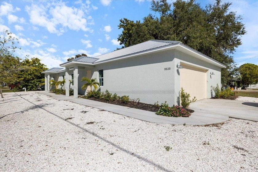 One or more photo(s) has been virtually staged. This newly - Beach Home for sale in Sarasota, Florida on Beachhouse.com