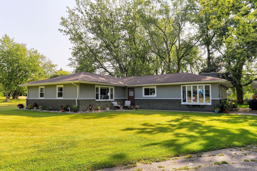 This well-maintained 3-bedroom, 1.5-bathroom home is perfectly - Beach Home for sale in Benton Harbor, Michigan on Beachhouse.com