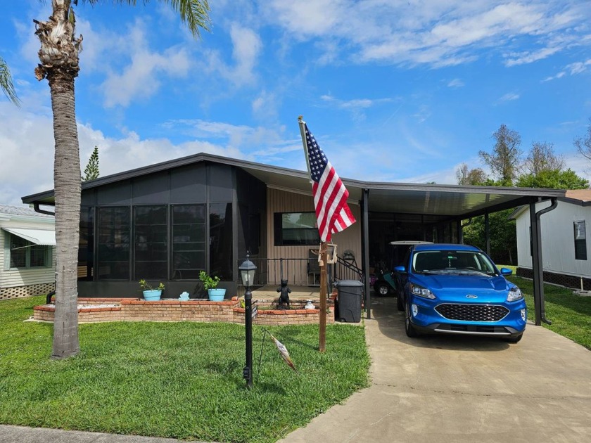 STOP SHOVELING SNOW AND COME SEE WHAT FLORIDA LIFE HAS TO - Beach Home for sale in North Fort Myers, Florida on Beachhouse.com