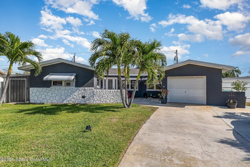 **72 HOUR KICK OUT CLAUSE** Beautifully maintained 3-bedroom - Beach Home for sale in Merritt Island, Florida on Beachhouse.com