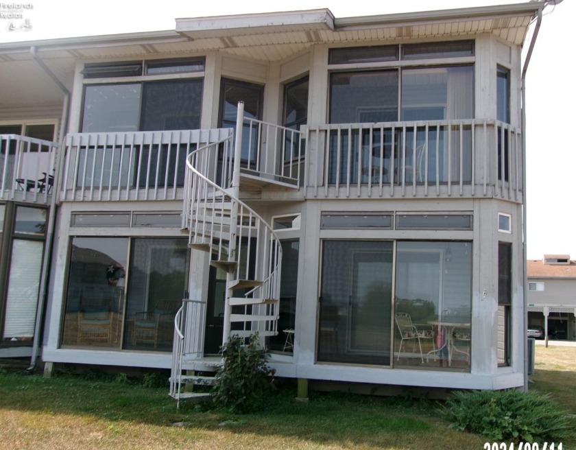 IMMEDIATE POSSESSION - MOVE RIGHT IN - EVERYTHING IS THERE FOR - Beach Condo for sale in Oak Harbor, Ohio on Beachhouse.com