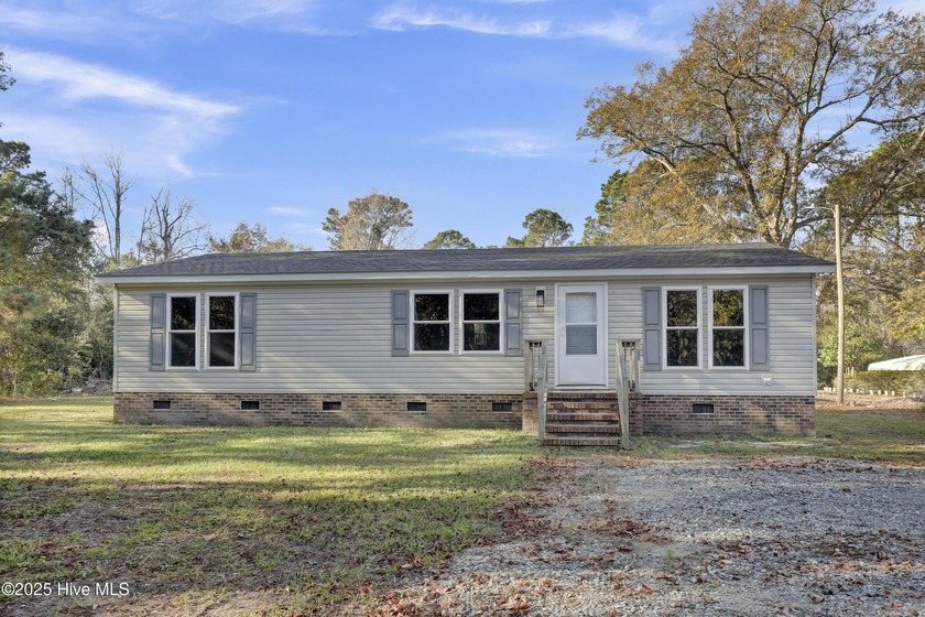 Updated & Move-In Ready 3BR/2BA Home in Hampstead, NC Discover - Beach Home for sale in Hampstead, North Carolina on Beachhouse.com