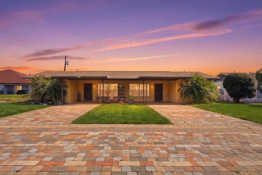 LOCATION! POTENTIAL! Excellent opportunity to own a beautiful - Beach Townhome/Townhouse for sale in North Port, Florida on Beachhouse.com