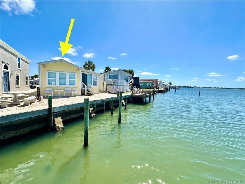 WELCOME TO PARADISE ~~~ WATER, WATER EVERYWHERE~~~ 2/1 TOTALLY - Beach Home for sale in Jensen Beach, Florida on Beachhouse.com