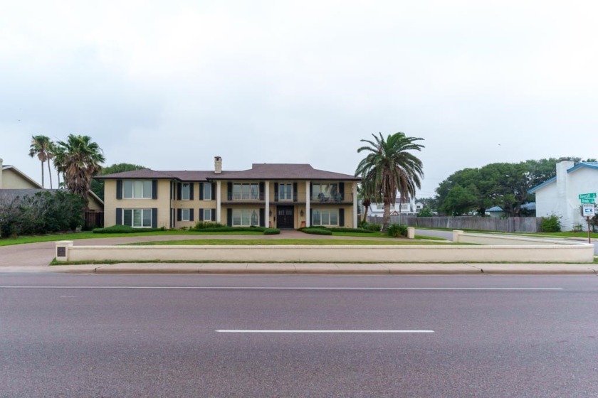 Enjoy unobstructed waterfront views of the skyline and downtown - Beach Home for sale in Corpus Christi, Texas on Beachhouse.com