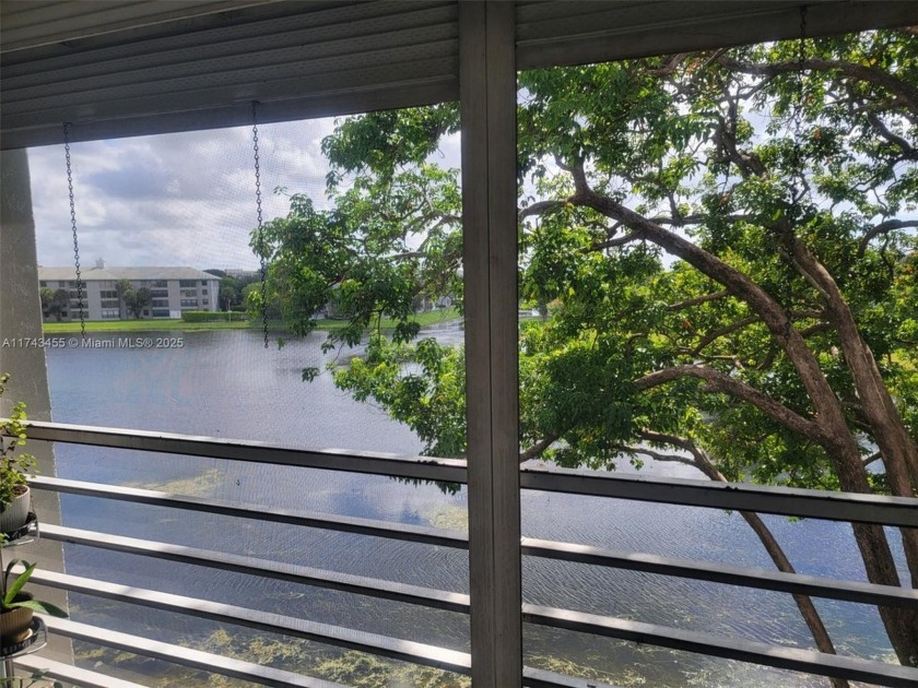 2/2 well-kept unit with remodeled kitchen and updated modernized - Beach Condo for sale in Davie, Florida on Beachhouse.com