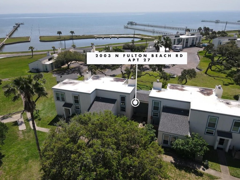 This 1,129 sq. ft. 2 bedroom 2 bath fully furnished condo - Beach Condo for sale in Rockport, Texas on Beachhouse.com