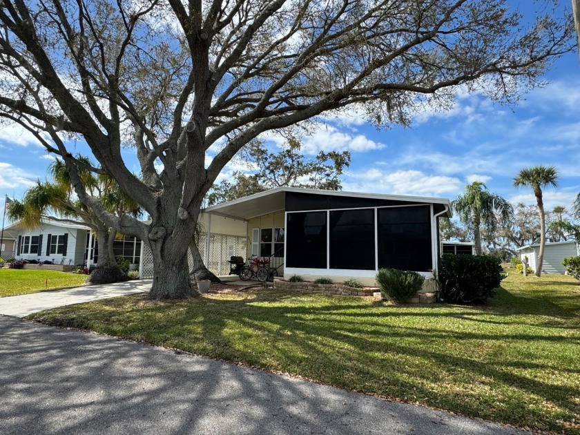 THIS HOME IS ON LEASED LAND PLEASE SEE ADDITIONAL DETAILS BELOW - Beach Home for sale in Sarasota, Florida on Beachhouse.com