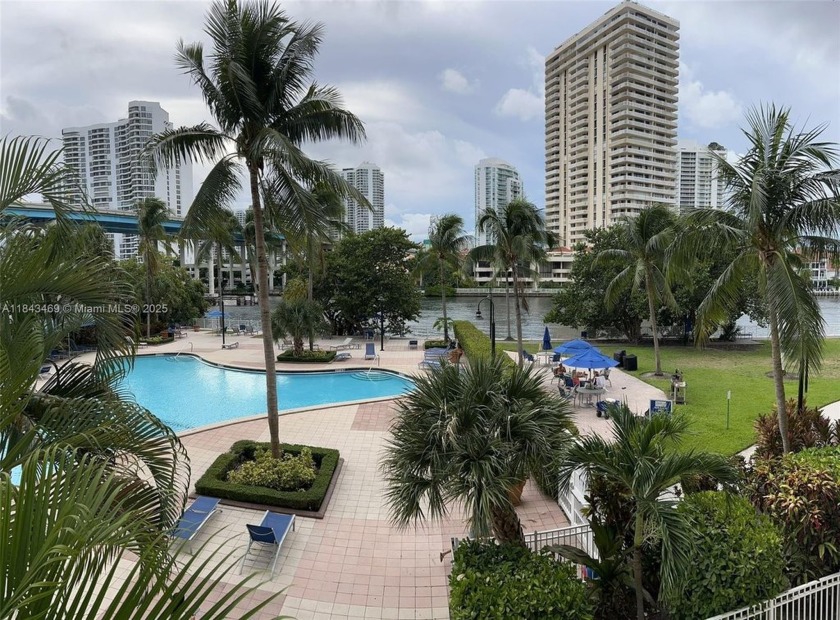 Discover this beautiful 2bedrooms, 2 baths condo with stunning - Beach Condo for sale in Sunny Isles Beach, Florida on Beachhouse.com