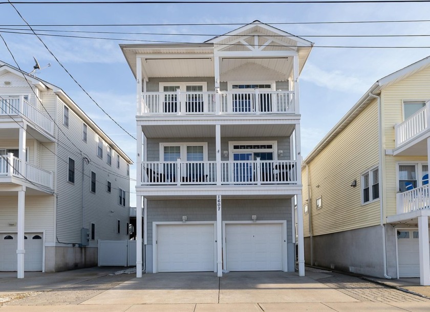 This top floor condo in North Wildwood is a must see! The - Beach Condo for sale in North Wildwood, New Jersey on Beachhouse.com