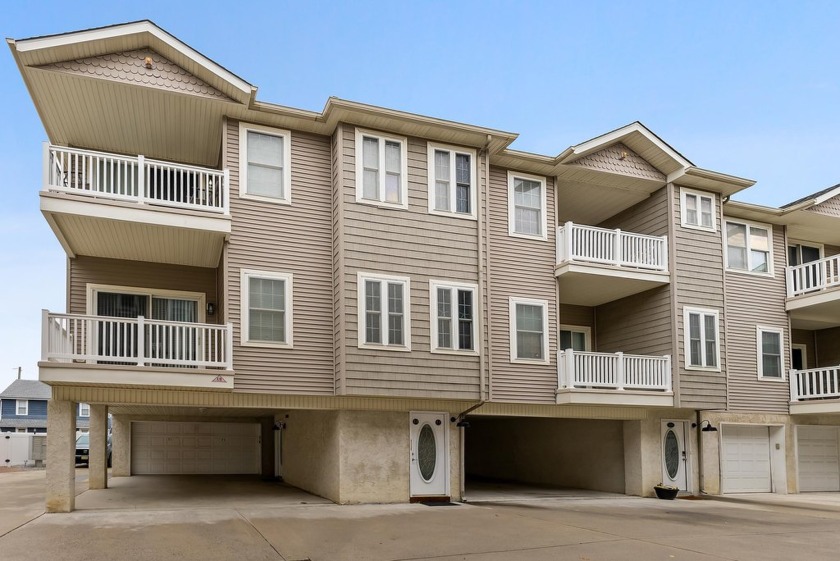 This stunning top-floor, 3-bedroom, 2-bathroom condo is the - Beach Condo for sale in North Wildwood, New Jersey on Beachhouse.com