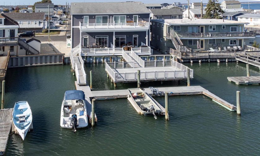 BUY YOUR WATERFRONT HOME NOW ... SPACIOUS TOWNHOUSE IN WEST - Beach Townhome/Townhouse for sale in West Wildwood, New Jersey on Beachhouse.com