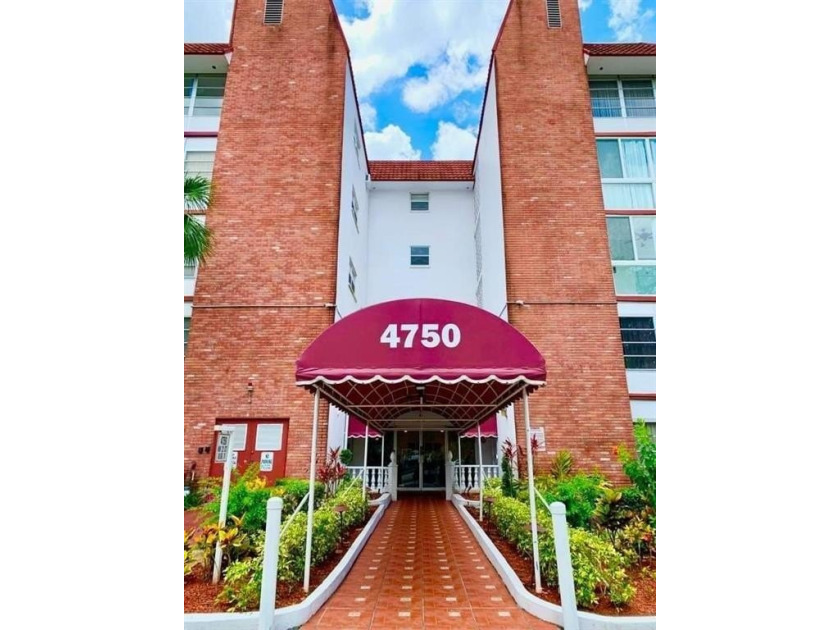 *** WELCOME TO THE TREASURE OF FLORIDA LIVING!! ** THIS - Beach Condo for sale in Lauderhill, Florida on Beachhouse.com