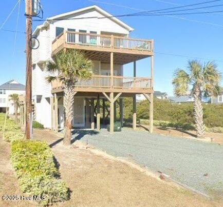 Beautifully maintained 5BR/4BA coastal home located on desirable - Beach Home for sale in Surf City, North Carolina on Beachhouse.com
