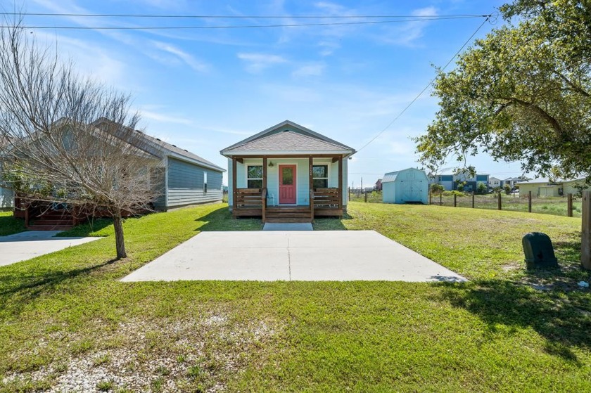 Welcome to your charming oasis in Rockport, TX! This 2 bedroom/2 - Beach Home for sale in Rockport, Texas on Beachhouse.com