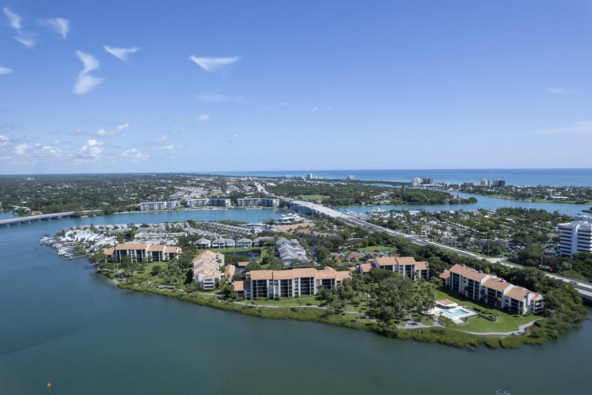RARELY AVAILABLE IN GATED AND 24 HOUR GUARDED COMMUNITY. THIS 3 - Beach Condo for sale in Jupiter, Florida on Beachhouse.com