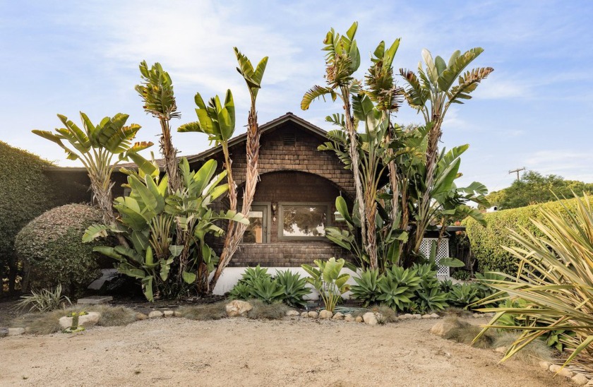 This 1,413 sq. ft. Craftsman-style bungalow is resting on a - Beach Home for sale in Santa Barbara, California on Beachhouse.com