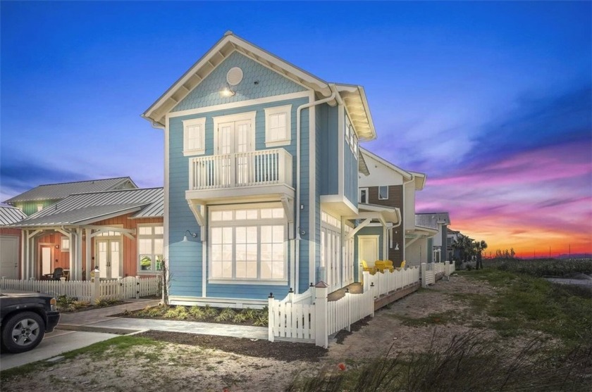 Rarely available *Helm* floor plan! This Victorian cabin - Beach Condo for sale in Port Aransas, Texas on Beachhouse.com