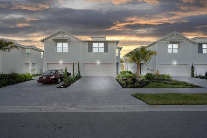 Spectacular 3bed/2.1 bath, CORNER townhome with 2 CAR GARAGE - Beach Townhome/Townhouse for sale in Jensen Beach, Florida on Beachhouse.com