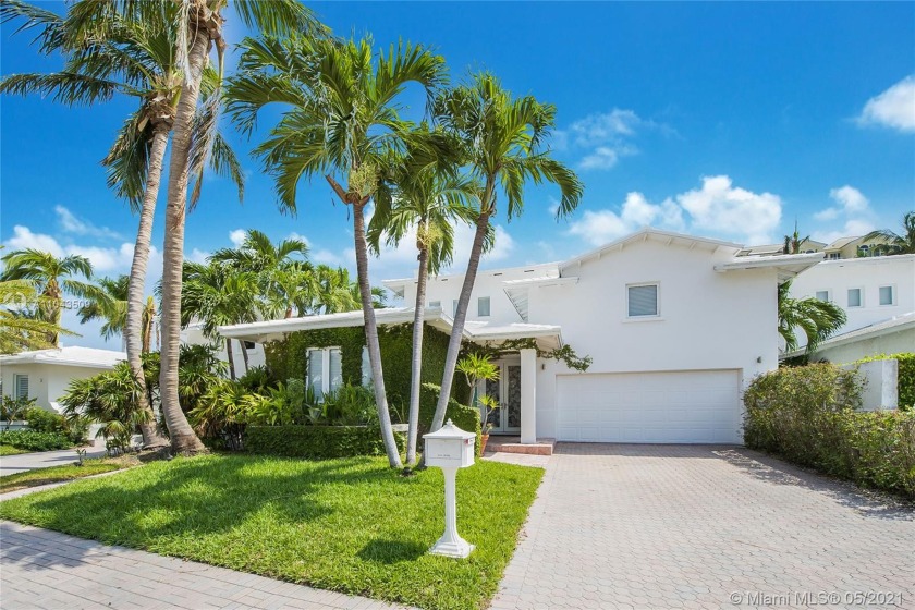 COMPLETELY REMODELED to perfection. Welcome to Grand Bay Villas - Beach Home for sale in Key Biscayne, Florida on Beachhouse.com