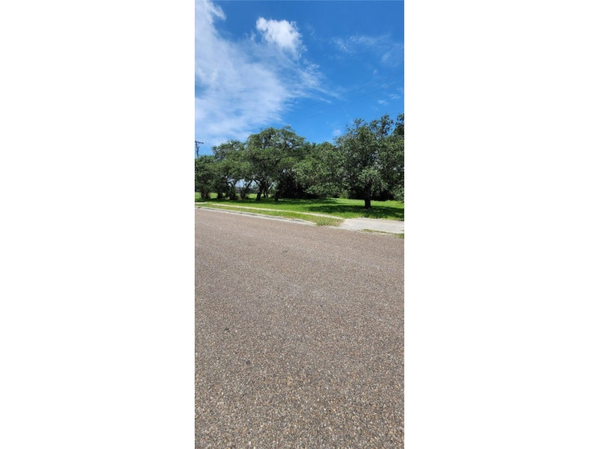 Extra building lot to find so close to everything in a well - Beach Lot for sale in Rockport, Texas on Beachhouse.com