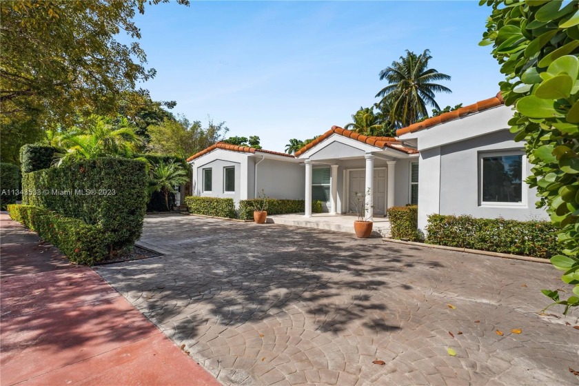 Spacious classic newly renovated 4-bedroom home with open - Beach Home for sale in Miami  Beach, Florida on Beachhouse.com