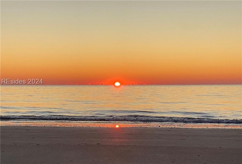 BEACH ACCESS! Perfection in Port Royal! Custom built, 5th row in - Beach Home for sale in Hilton Head Island, South Carolina on Beachhouse.com