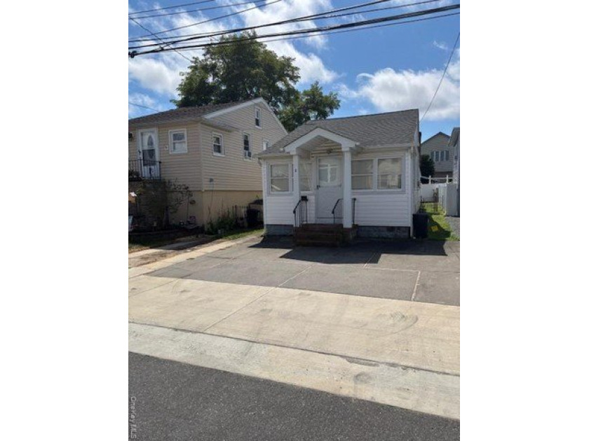 This Bright & Sunny affordable Cottage/Bungalow is close to all - Beach Home for sale in East Rockaway, New York on Beachhouse.com