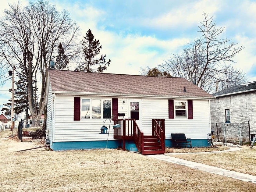 Charming 2-Bedroom, 1-Bath Home - Blocks from Lake Michigan in - Beach Home for sale in Algoma, Wisconsin on Beachhouse.com