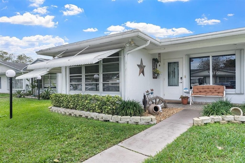 Lauderdale West 2/2 + bonus room, corner unit 4-plex, waterfront - Beach Condo for sale in Fort Lauderdale, Florida on Beachhouse.com