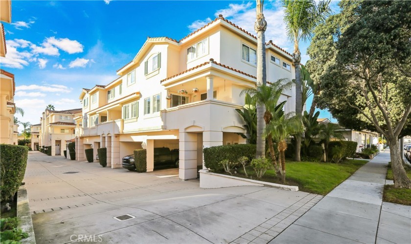 Welcome to SeaTerra, a community in South Torrance.
This - Beach Townhome/Townhouse for sale in Torrance, California on Beachhouse.com