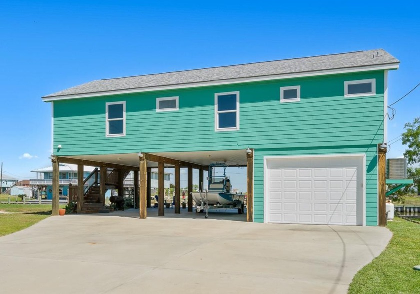 Welcome to 127 Channelview Rockport TX, where waterfront living - Beach Home for sale in Rockport, Texas on Beachhouse.com