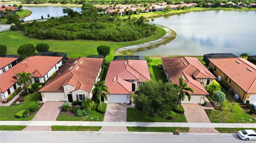 Beautifully maintained WCI-built pool home, offered turnkey - Beach Home for sale in Venice, Florida on Beachhouse.com