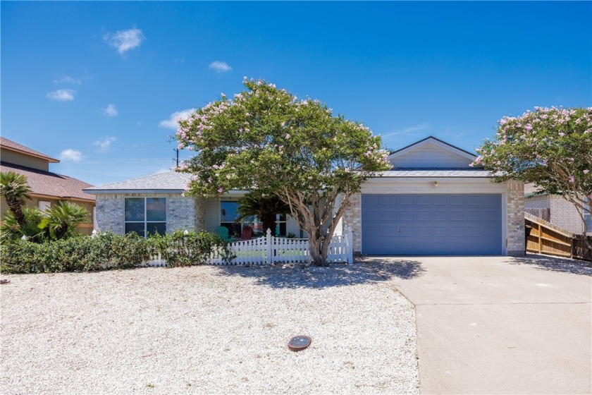 Location..Location...Location! This Coastal Retreat is awaiting - Beach Home for sale in Corpus Christi, Texas on Beachhouse.com