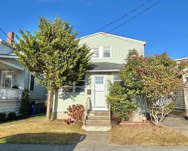 Location is the key to this vintage Stone Harbor gem.  Close to - Beach Home for sale in Stone Harbor, New Jersey on Beachhouse.com