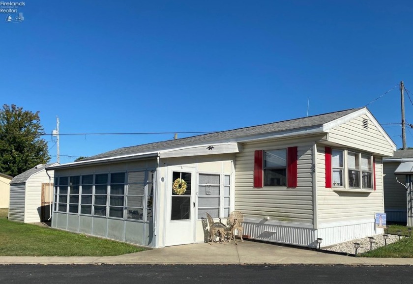 Charming 2-Bedroom Mobile Home in Serene North Shore Estates - Beach Home for sale in Marblehead, Ohio on Beachhouse.com