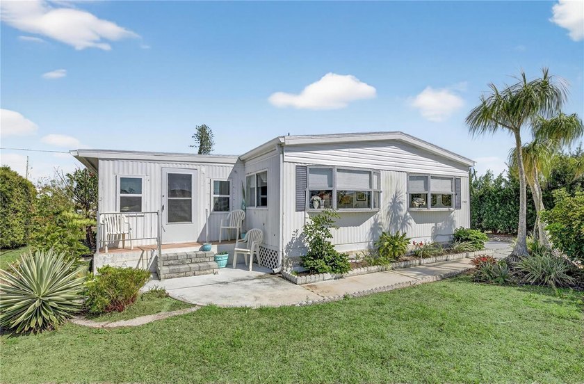 WELCOME TO EASY, LOW-MAINTENANCE FLORIDA LIVING in this - Beach Home for sale in Englewood, Florida on Beachhouse.com