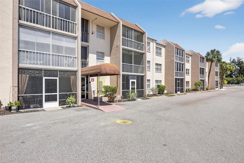 Seller will offer 4.75% financing! Welcome to this - Beach Condo for sale in Venice, Florida on Beachhouse.com