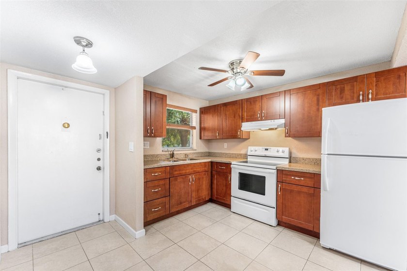 CORNER UNIT - BEAUTIFULLY UPDATED - WATERFRONT - BONUS DEN WITH - Beach Condo for sale in Sunrise, Florida on Beachhouse.com