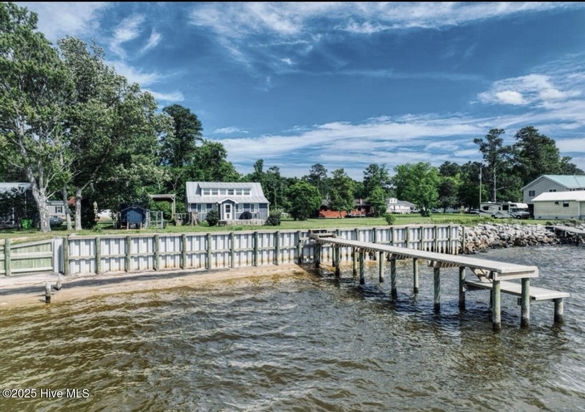 Fisherman's Paradise on the Neuse River This waterfront home is - Beach Home for sale in Havelock, North Carolina on Beachhouse.com