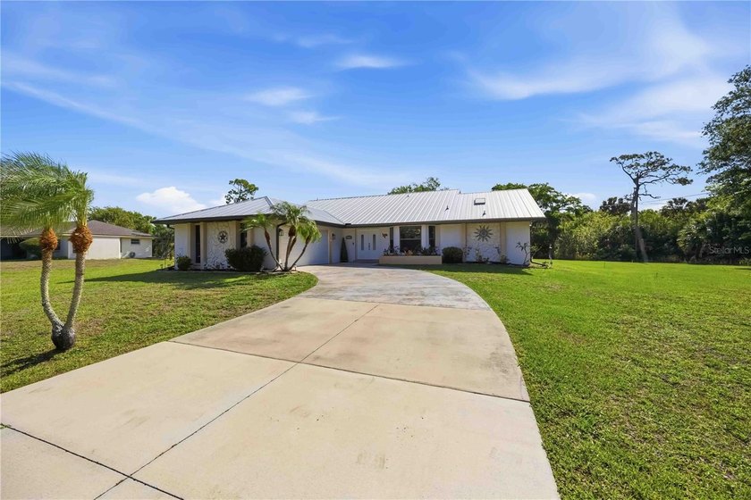 Beautifully maintained 3-bedroom, 2-bath POOL HOME with a 2-car - Beach Home for sale in Port Charlotte, Florida on Beachhouse.com