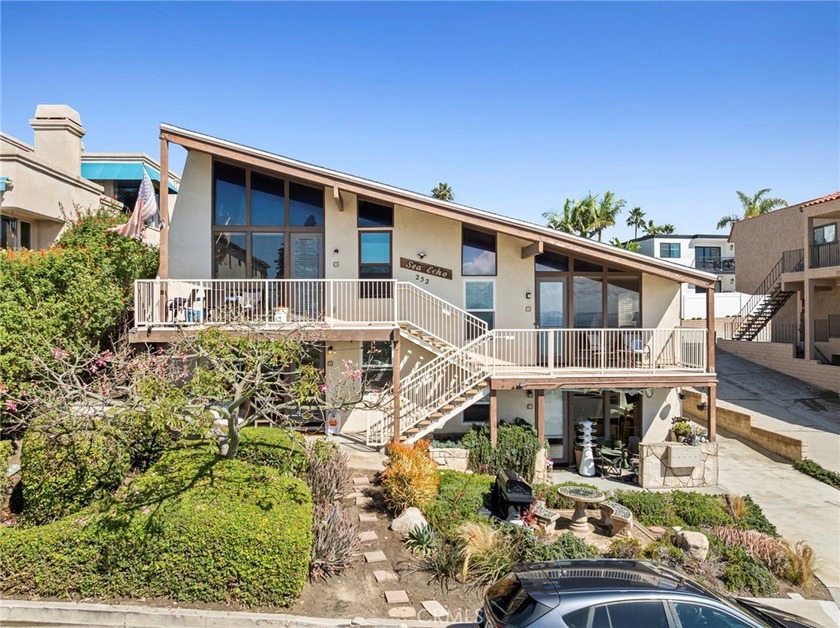 Perfectly poised on San Clemente's coveted *loop,* just across - Beach Townhome/Townhouse for sale in San Clemente, California on Beachhouse.com