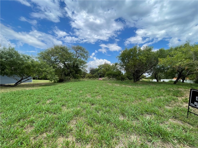 Three beautiful lots in Bayside!  Buy one or all three!  Right - Beach Lot for sale in Bayside, Texas on Beachhouse.com