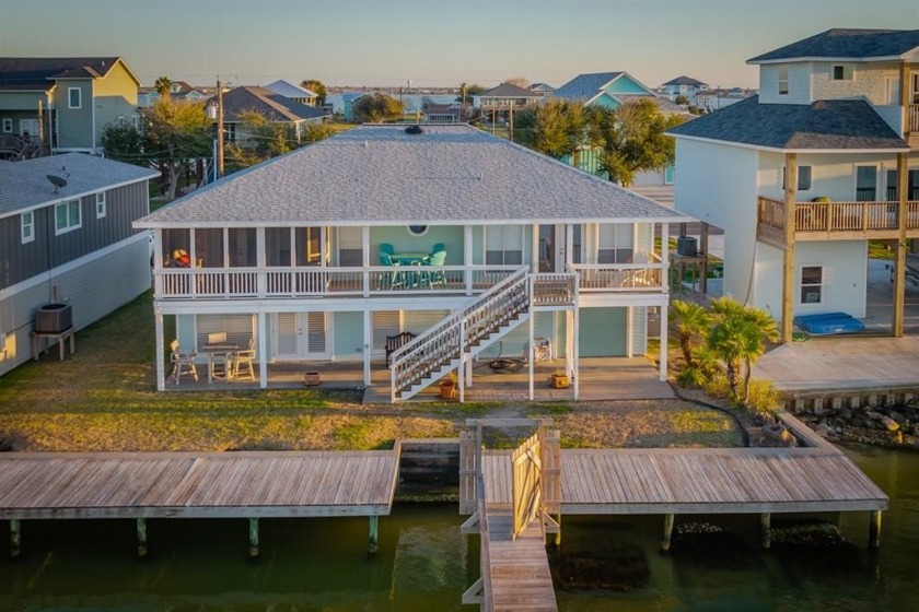 Pier Pleasure - Reach out! Touch the water! There's nothing - Beach Home for sale in Rockport, Texas on Beachhouse.com